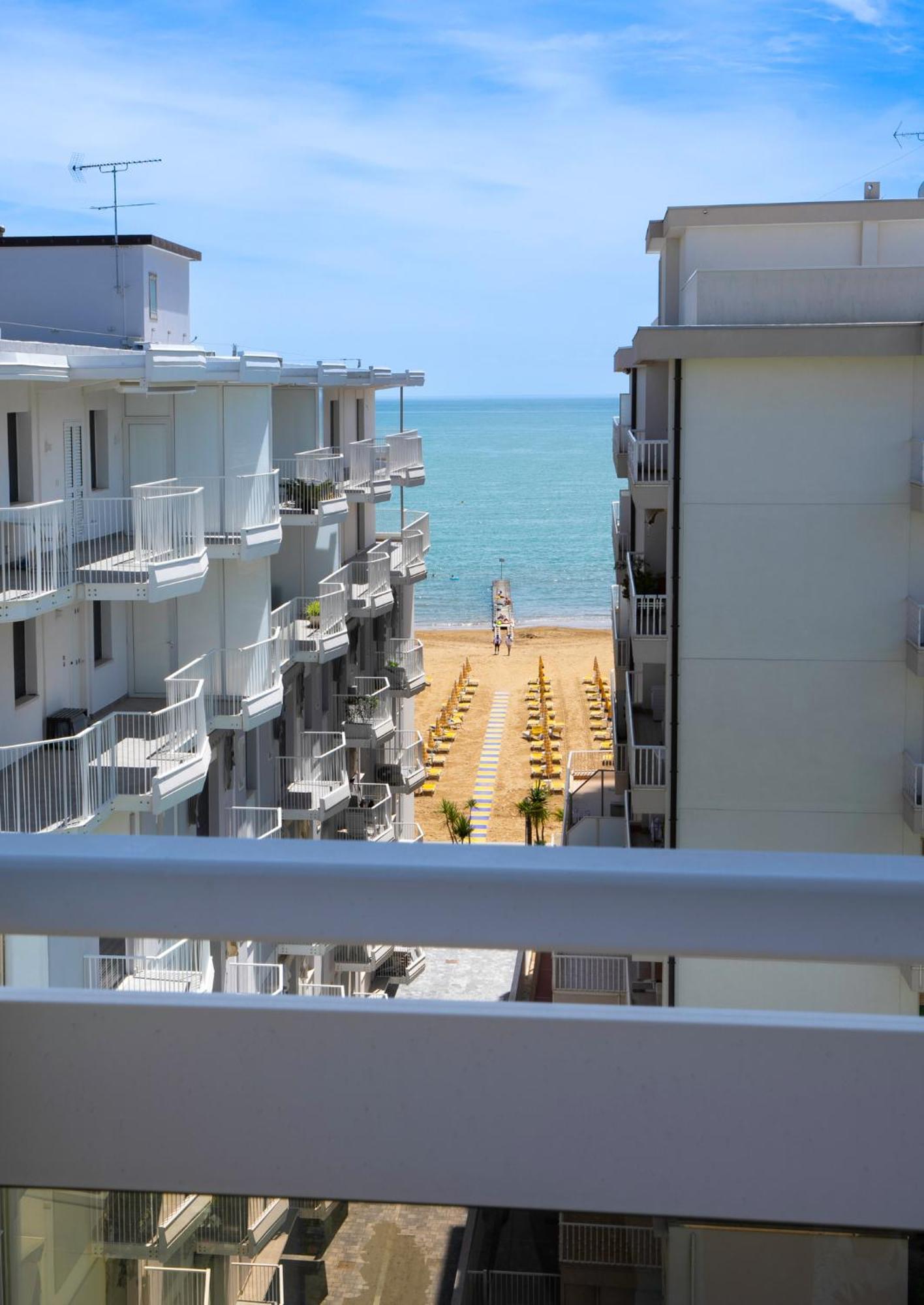 Hotel Laurin Lido di Jesolo Esterno foto